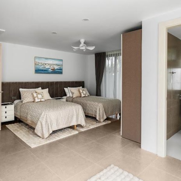 Property image - gallery 36